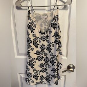 Women’s Top size large Loft outlet